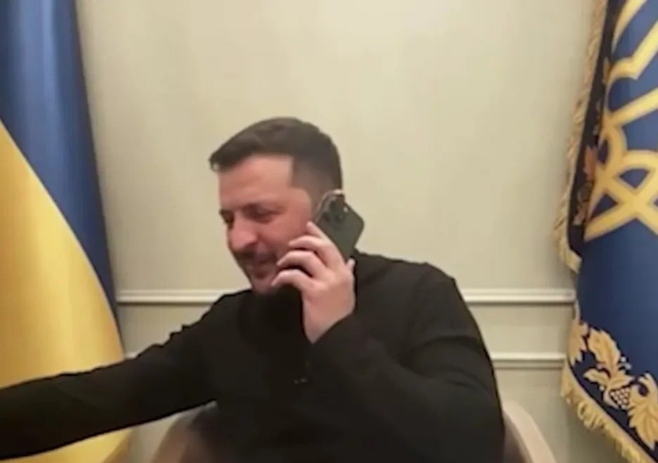 “Можна я передзвоню?”: Макрон подзвонив Зеленському перед камерами ➤ Prozoro.net.ua