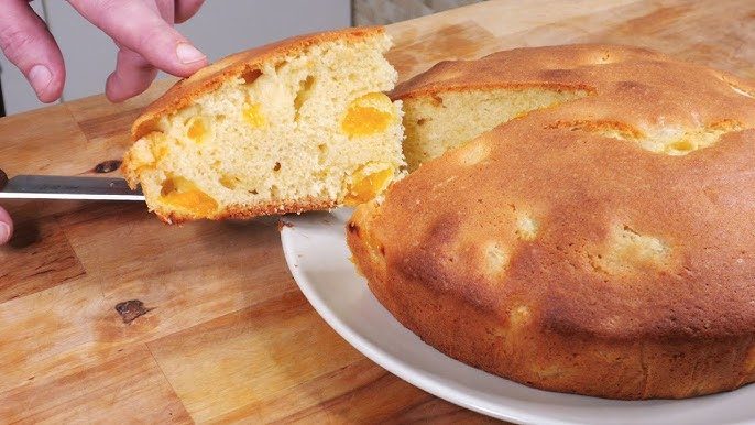 Шарлотка с мандаринами: необычный вкус привычной выпечки
