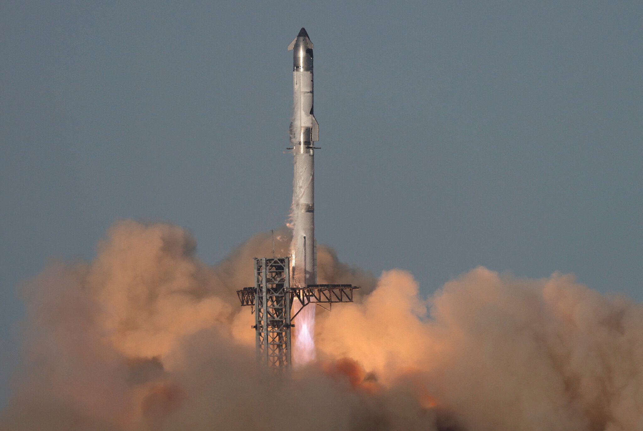 Космический корабль SpaceX взорвался во время испытательного полета: видео