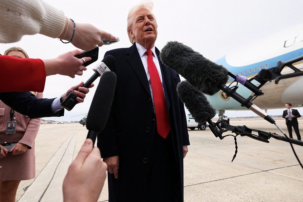 На глазах у всех: Трамп получил удар по лицу микрофоном (видео) ➤ Prozoro.net.ua