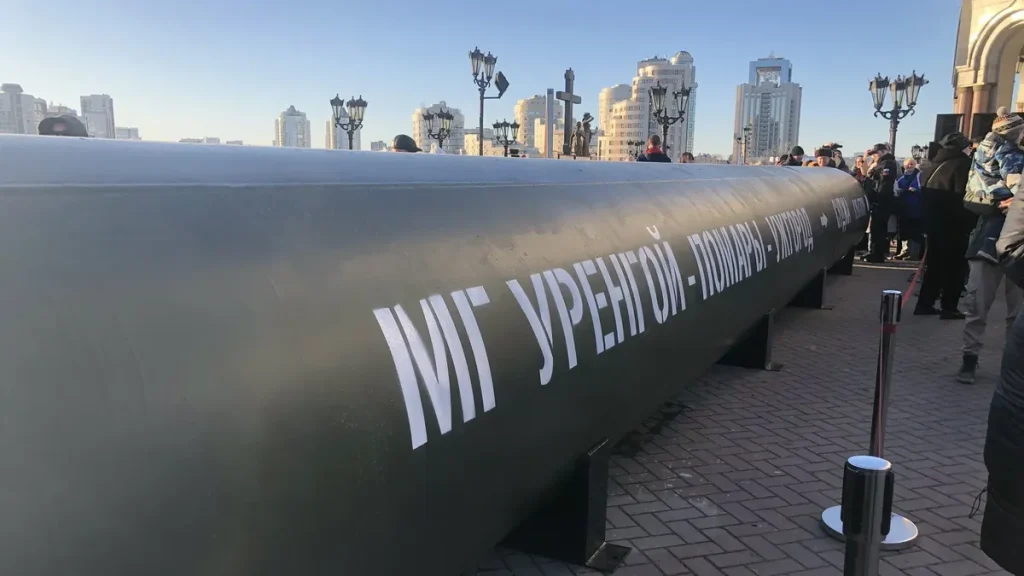 Росіяни лізуть у трубу, де гинули їхні солдати: фото