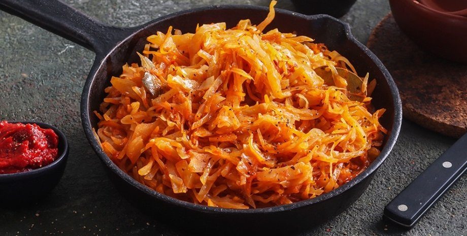 Тушеная капуста с куриными сердечками: бюджетно и вкусно