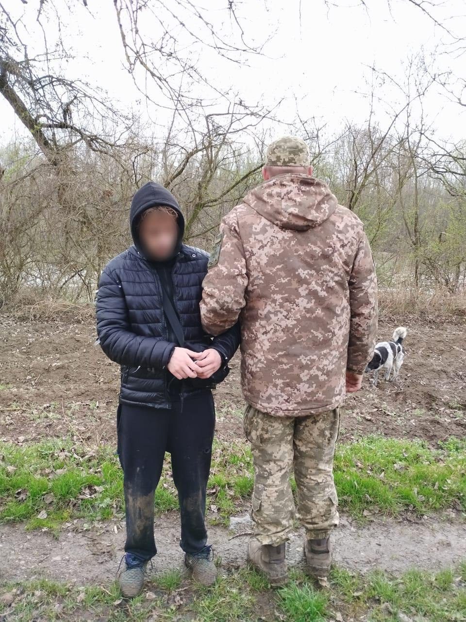 Ухилянт мало не втопився в Тисі за 15 тисяч доларів (фото)