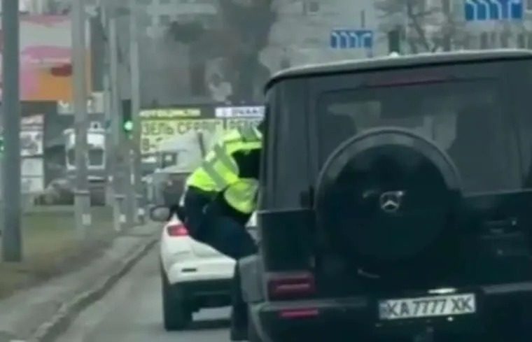 Водія, який протягнув поліціянта на авто, знайдено: біографія шокує