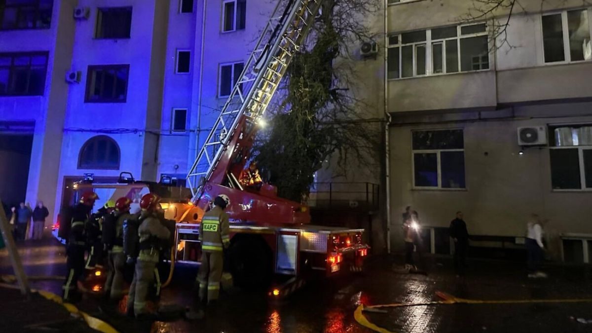 Два потужні вибухи у багатоповерхівках вразили Івано-Франківськ, є жертви. Фото