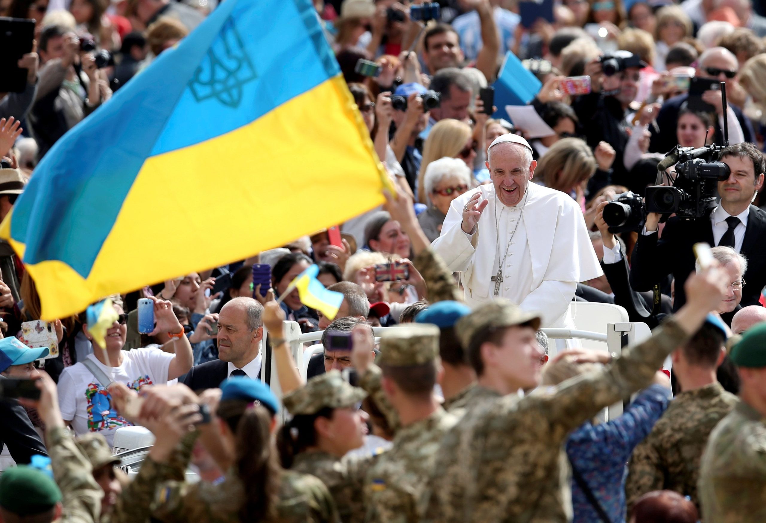 Папа Франциск таємно фінансував ЗСУ: розкрито секрет Ватикану