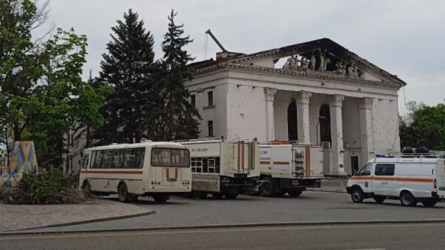У Мережі показали, як «реконструювали» драмтеатр у Маріуполі