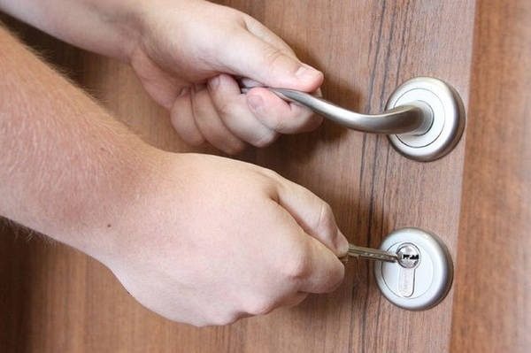 Ніколи не залишайте ключ у дверях: одиниці знають про небезпеку