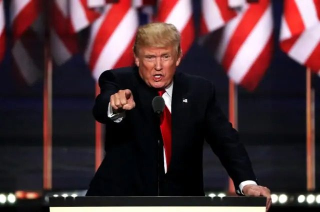 “У тебе немає карт”: найскандальніші цитати Трампа за 100 днів