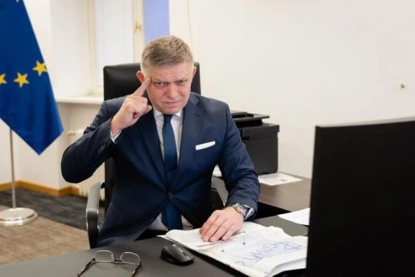 В ЕС объяснили Фицо, почему нельзя ехать на парад в Москву 9 мая