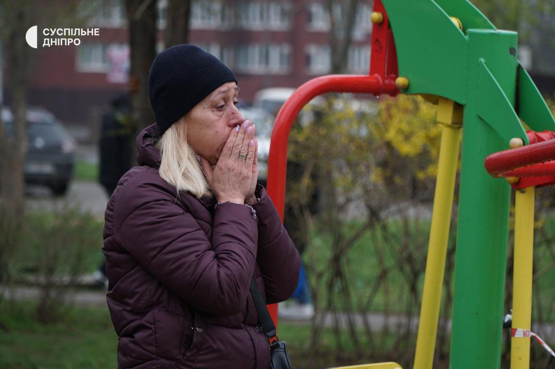 Море іграшок і квітів: у Кривому Розі вшановують пам’ять дітей, убитих ракетою РФ (фото)