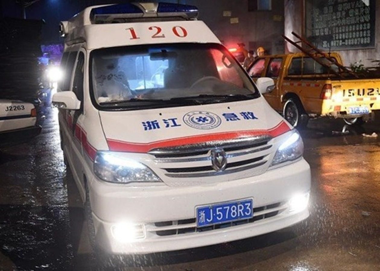 Рука девушки застряла во рту парня: чем занималась парочка