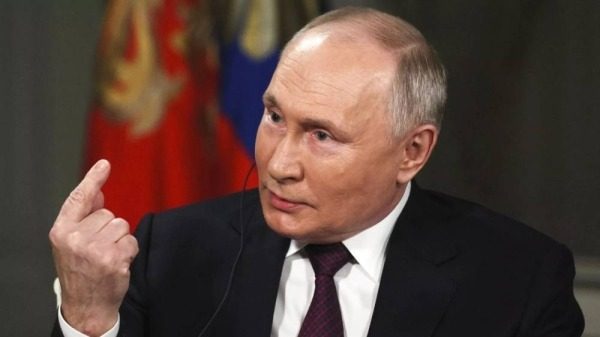 Путін перевів економіку РФ на “військові рейки” – WSJ