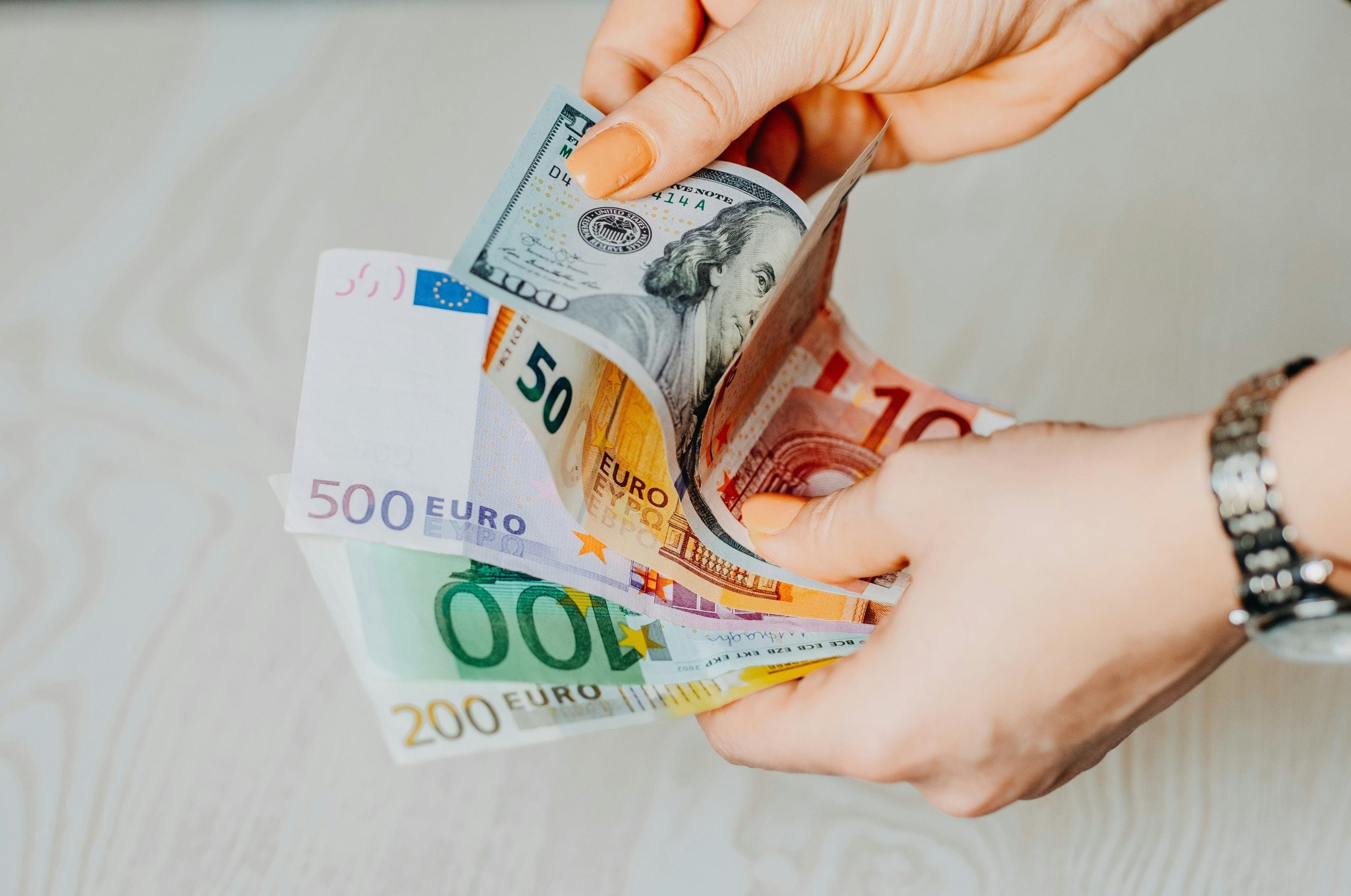 Курс євро до долара зріс: які плюси та мінуси для України ➤ Главное.net