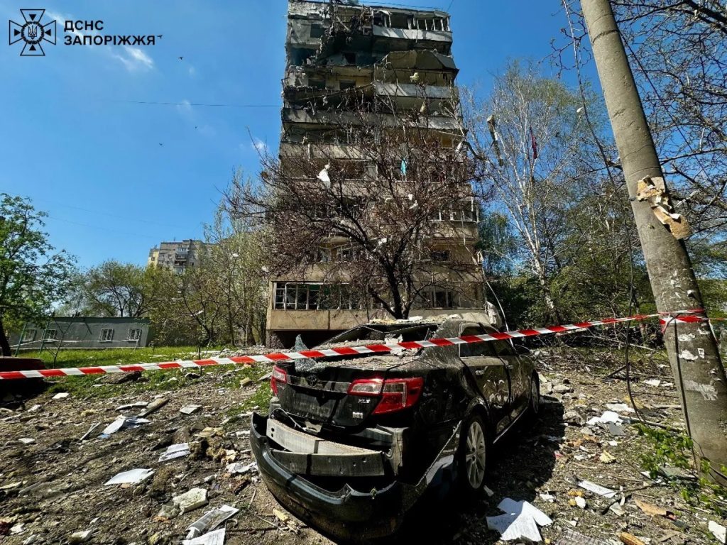 РФ вдарила по Запоріжжю: є жертва та постраждалі (фото, відео)