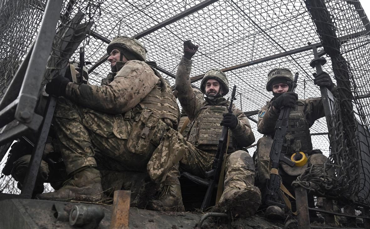 В Украине продолжили военное положение и мобилизацию: что знать