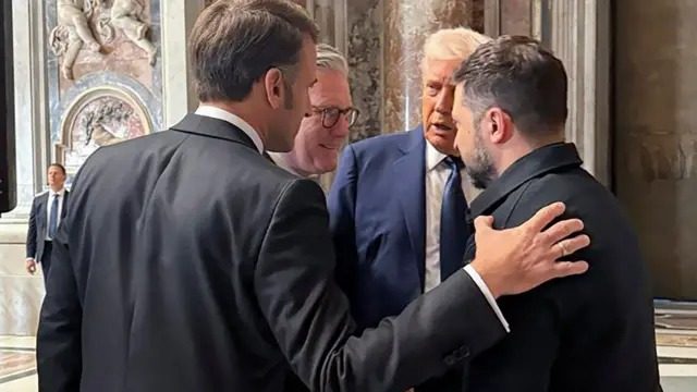 Чтец по губам раскрыл разговор Трампа и Зеленского в Риме
