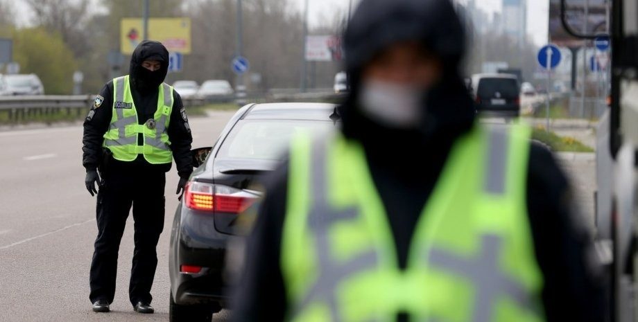 Патрульним наказали перевіряти військово-облікові документи