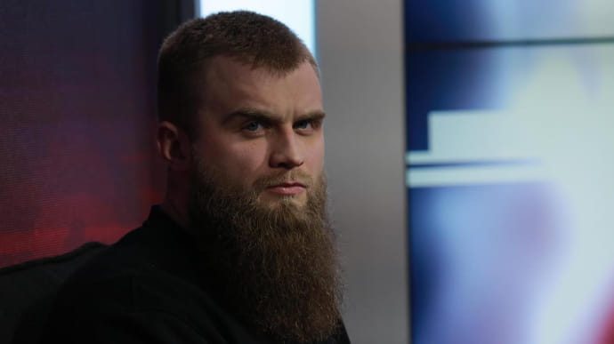 Сбежавший нардеп Дмитрук надел рясу и устроил странную сцену в Лондоне (видео)