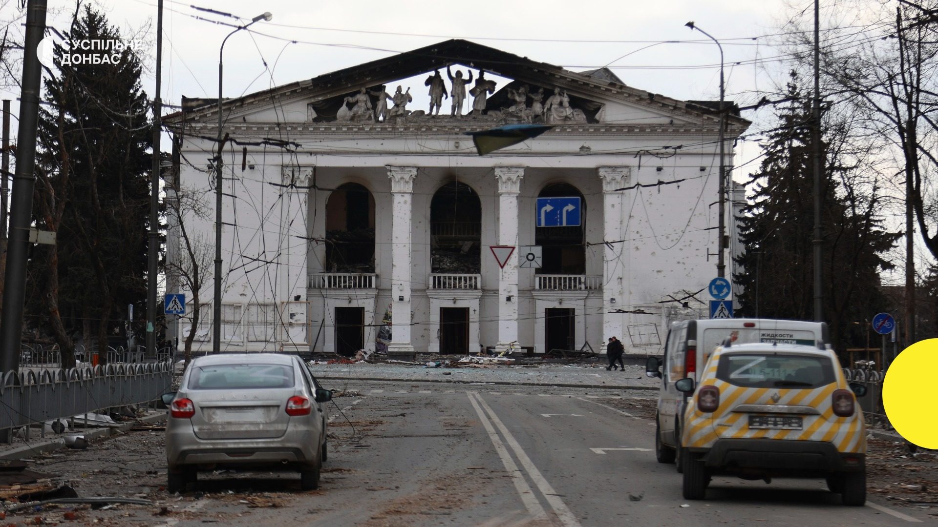 У Мережі показали, як «реконструювали» драмтеатр у Маріуполі
