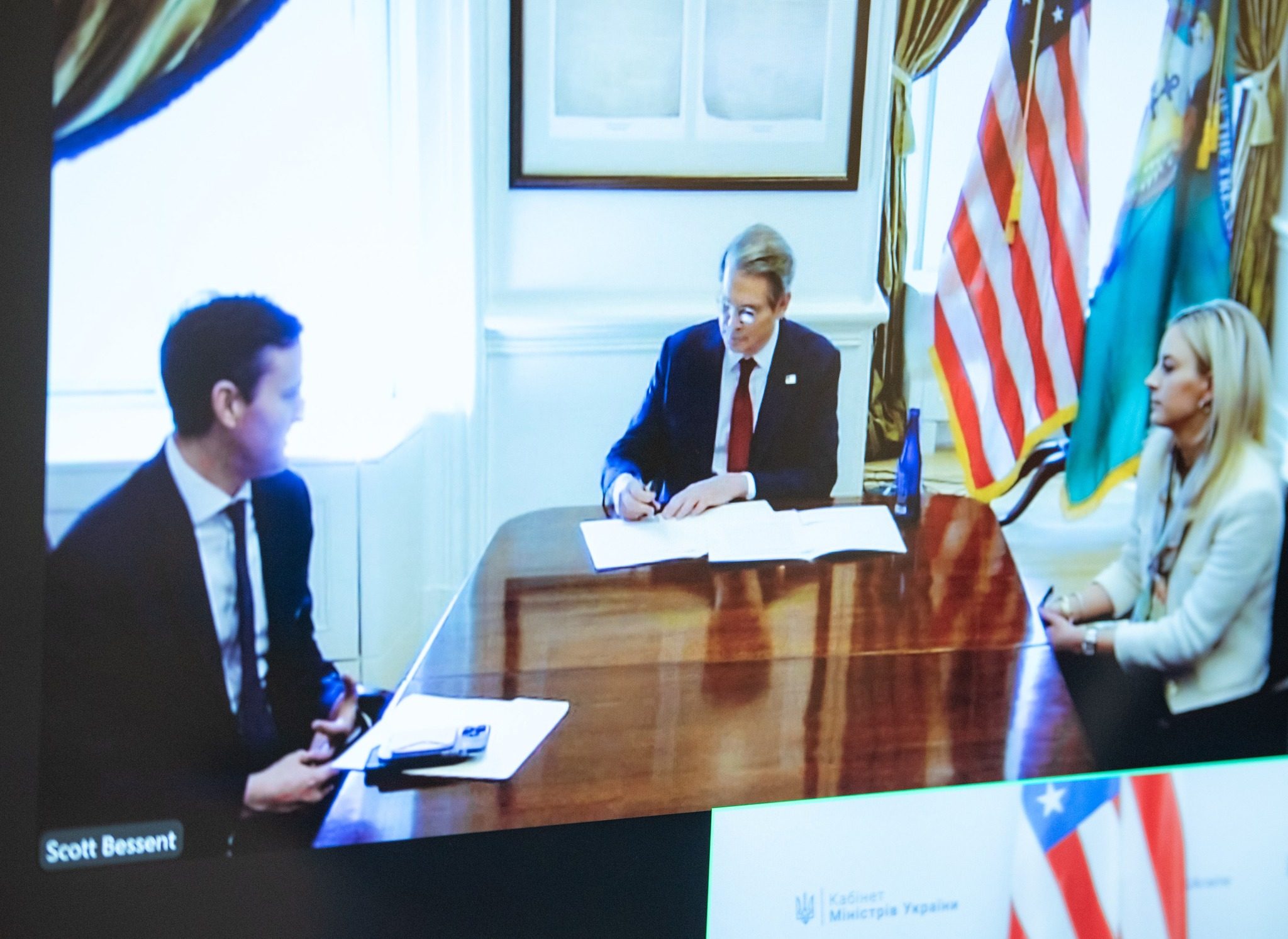 Україна підписала меморандум про копалини зі США: що насправді в документі