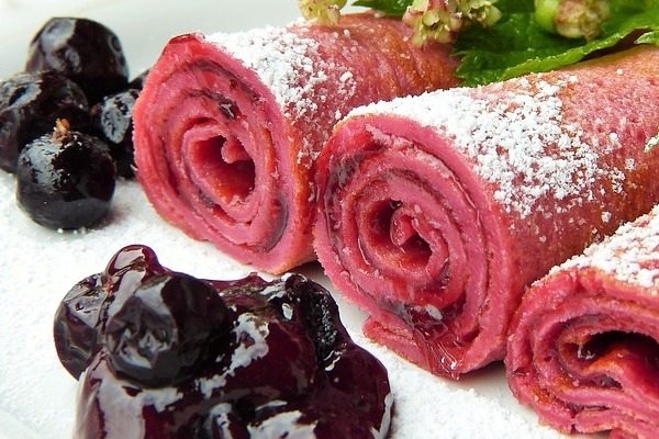 Свекольные блины с творожной начинкой: пошаговый рецепт
