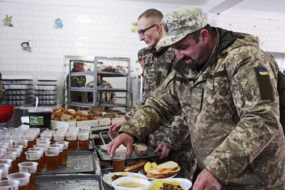Українських військових годують по-новому: осетрину прибрали, борщ залишився ➤ Prozoro.net.ua