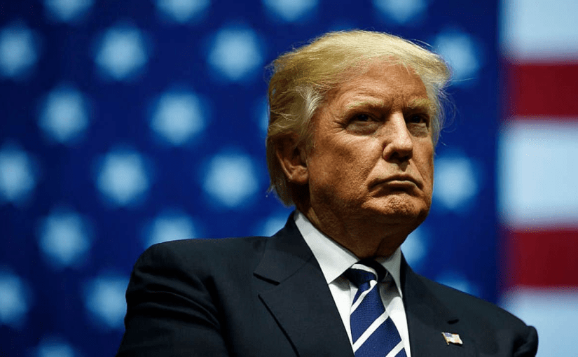 У Трампа помітили дивну пухлину під піджаком (фото) ➤ Prozoro.net.ua