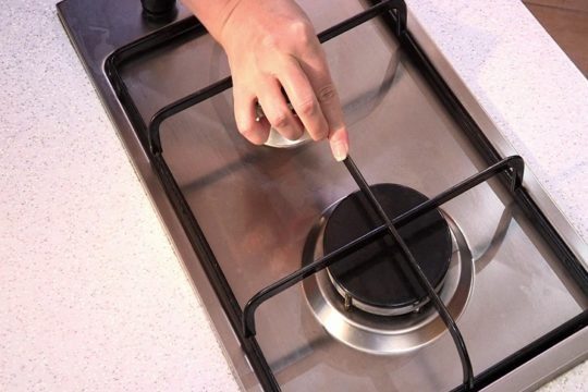 Як очистити чорну решітку на газовій плиті (відео)
