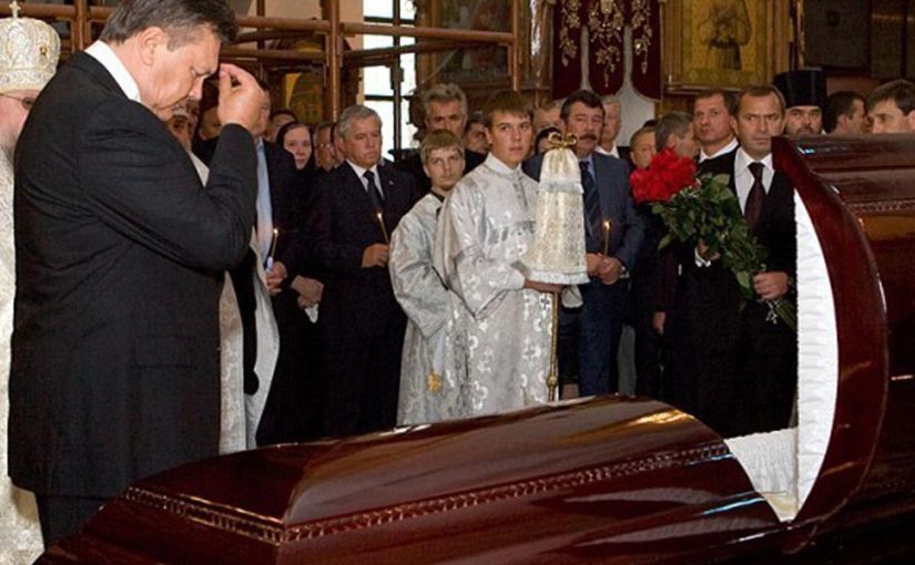 Труну ніс Янукович? Могила найвпливовішого бандита Львова ➤ Prozoro.net.ua