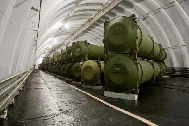 100 тыс. тонн под боком у Путина: что хранилось на арсенале ГРАУ