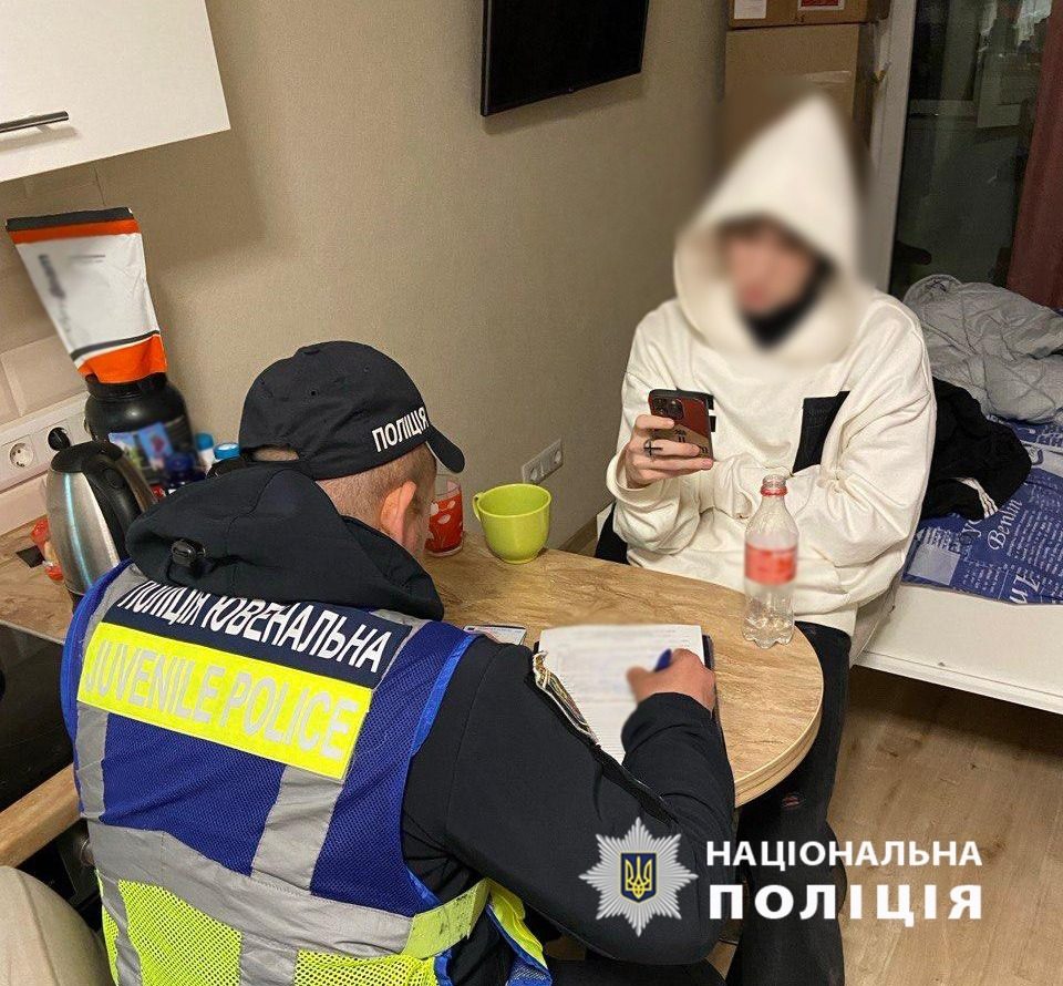 В центре Киева подростки включали российскую музыку: полиция и СБУ вмешались