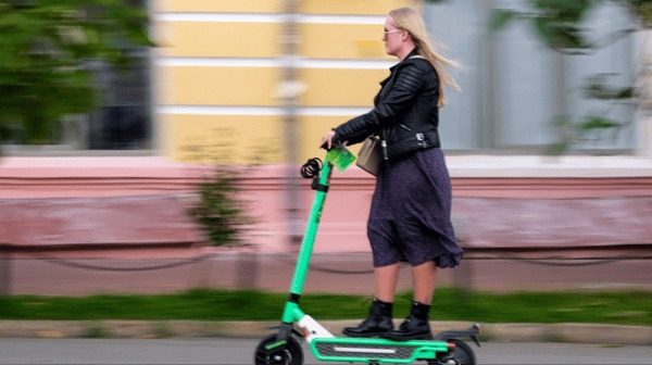 Киянка впала з самокату та отримала величезний штраф (відео) ➤ Prozoro.net.ua