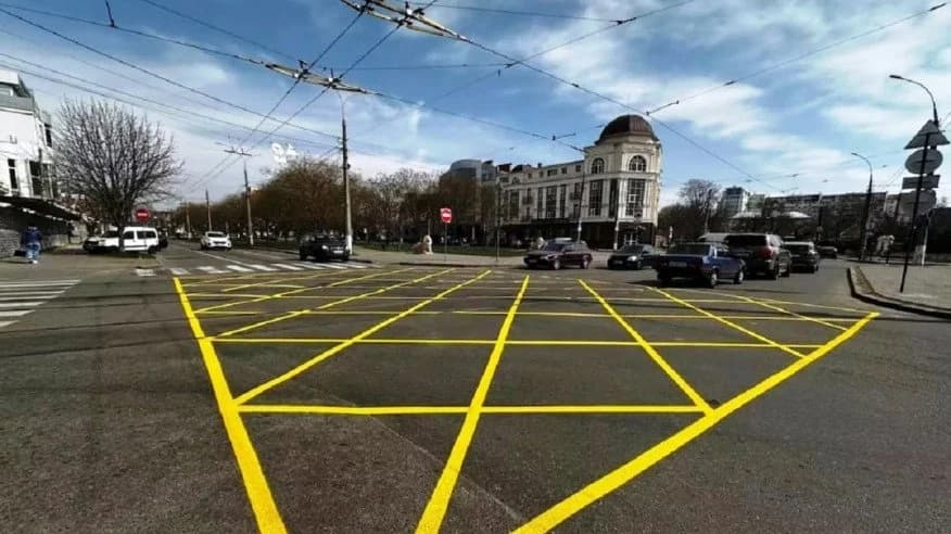В Украине появилась желтая коробчатая разметка: что она значит ➤ Prozoro.net.ua