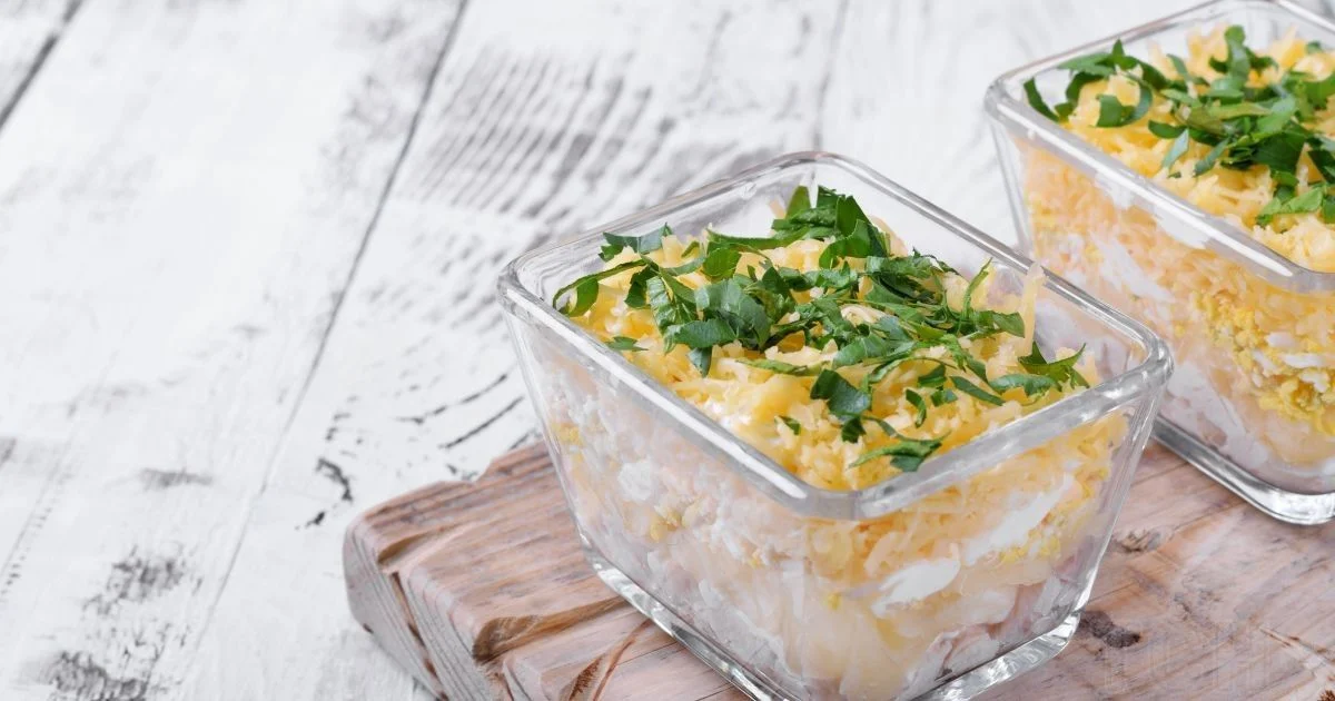 Салат с курицей, грибами и ананасом: нежное сочетание вкусов