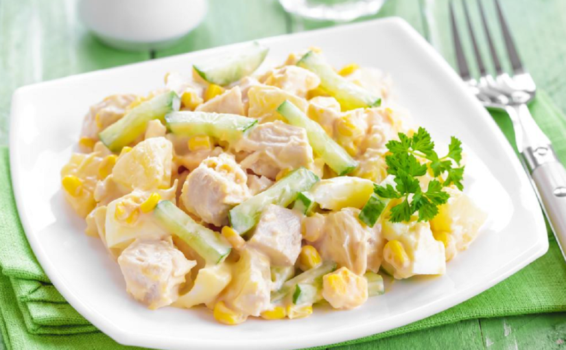 Салат с курицей, грибами и ананасом: нежное сочетание вкусов ➤ Prozoro.net.ua