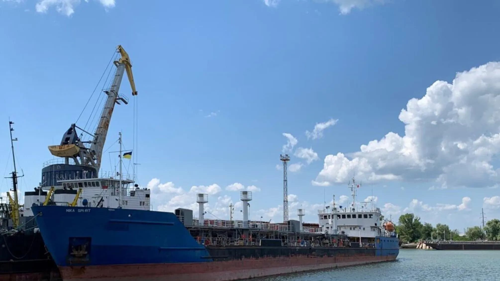Украина продала танкер РФ, блокировавший Керченский пролив