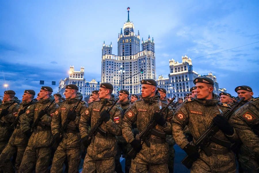 В России массово отменяют парады к 9 мая: названа причина