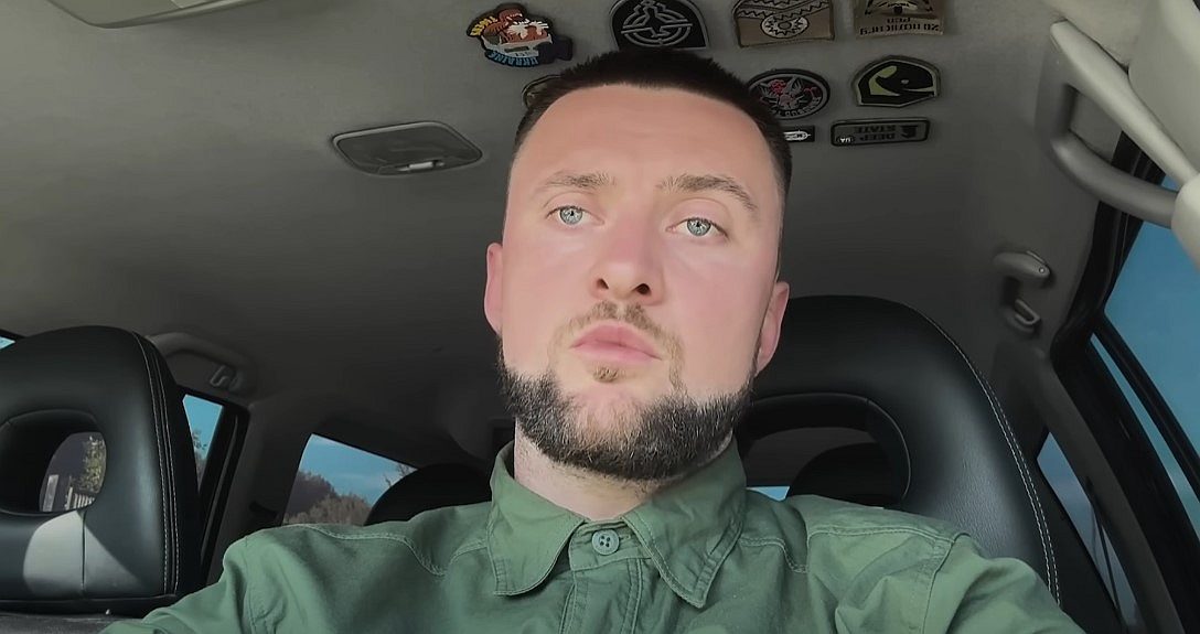 Репер Yarmak не стримав сліз на зустрічі з полоненим захисником (фото, відео)