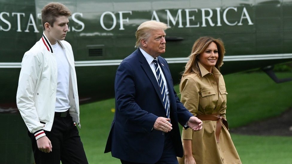 Трамп на публіці висміяв зростання свого молодшого сина (відео)