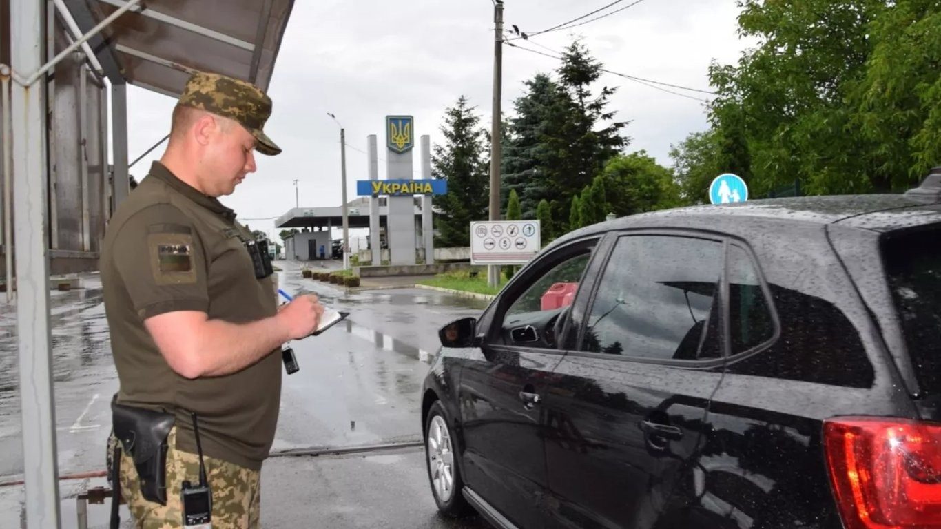 Українці проходитимуть кордон по-новому: що потрібно знати