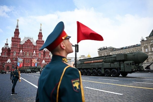 Отказ Зеленского в гарантии безопасности на  9 мая: в РФ истерика