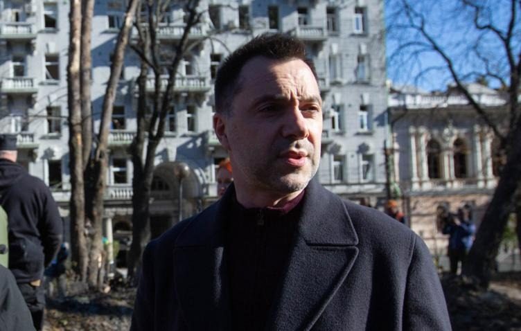 Зеленський пояснив, за що введено санкції проти Арестовича