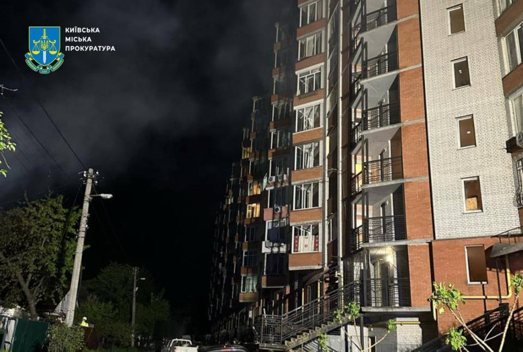 Зруйновано квартири та спалено автівки: наслідки нічної атаки дронів по Києву