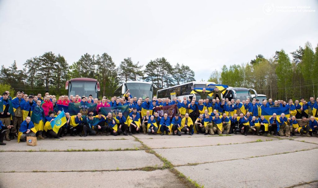 "Я просто молився Богу": перші слова українського воїна після полону розчулили країну