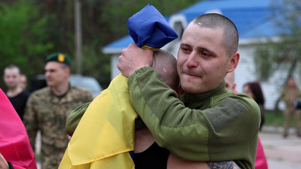 До сліз: що сказав після полону український військовий (відео)