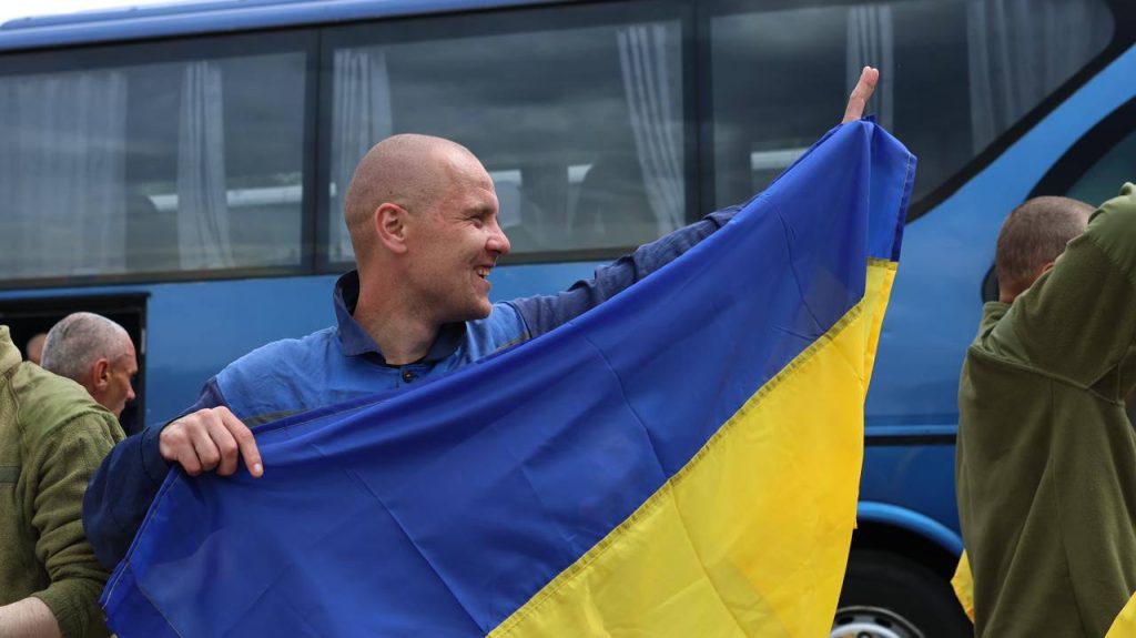 Второй этап обмена "1000 на 1000": еще 307 защитников вернулись из плена (фото) 3 обмін полоненими 24 травня