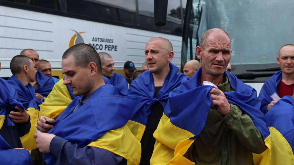 Второй этап обмена "1000 на 1000": еще 307 защитников вернулись из плена (фото) 6 обмін полоненими 24 травня