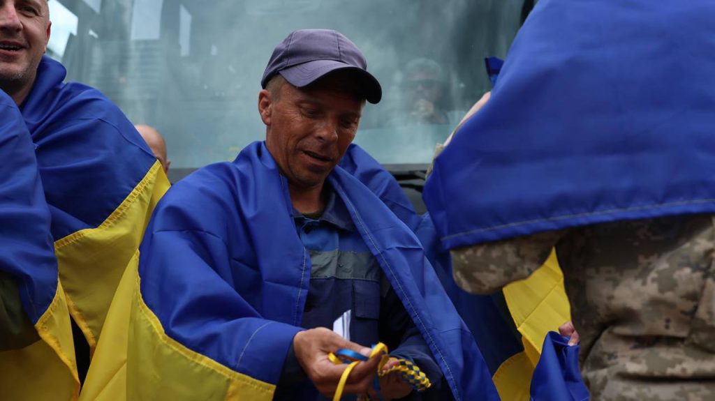 Второй этап обмена "1000 на 1000": еще 307 защитников вернулись из плена (фото) 7 обмін полоненими 24 травня