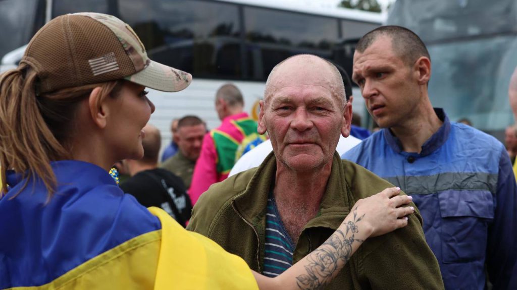 Второй этап обмена "1000 на 1000": еще 307 защитников вернулись из плена (фото) 8 обмін полоненими 24 травня